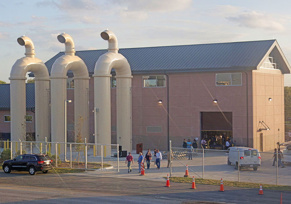Pavaho pump station building 2.jpg